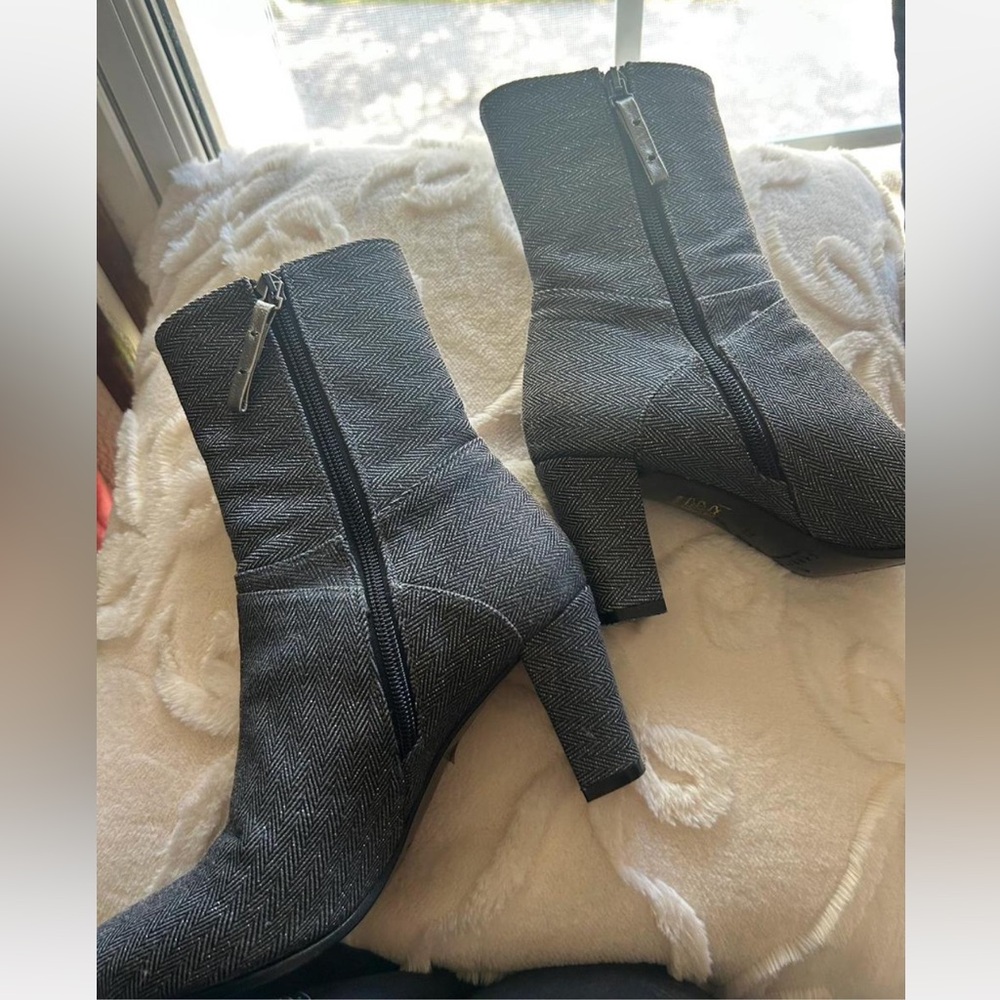 Carritz Gray Heeled Boots with Tapered Heel and Side Zipper
